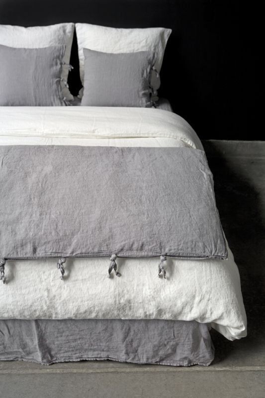 10-Great-Finds_-Beautiful-Linen-Bedding